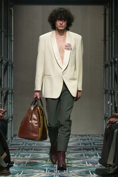 Look 25
